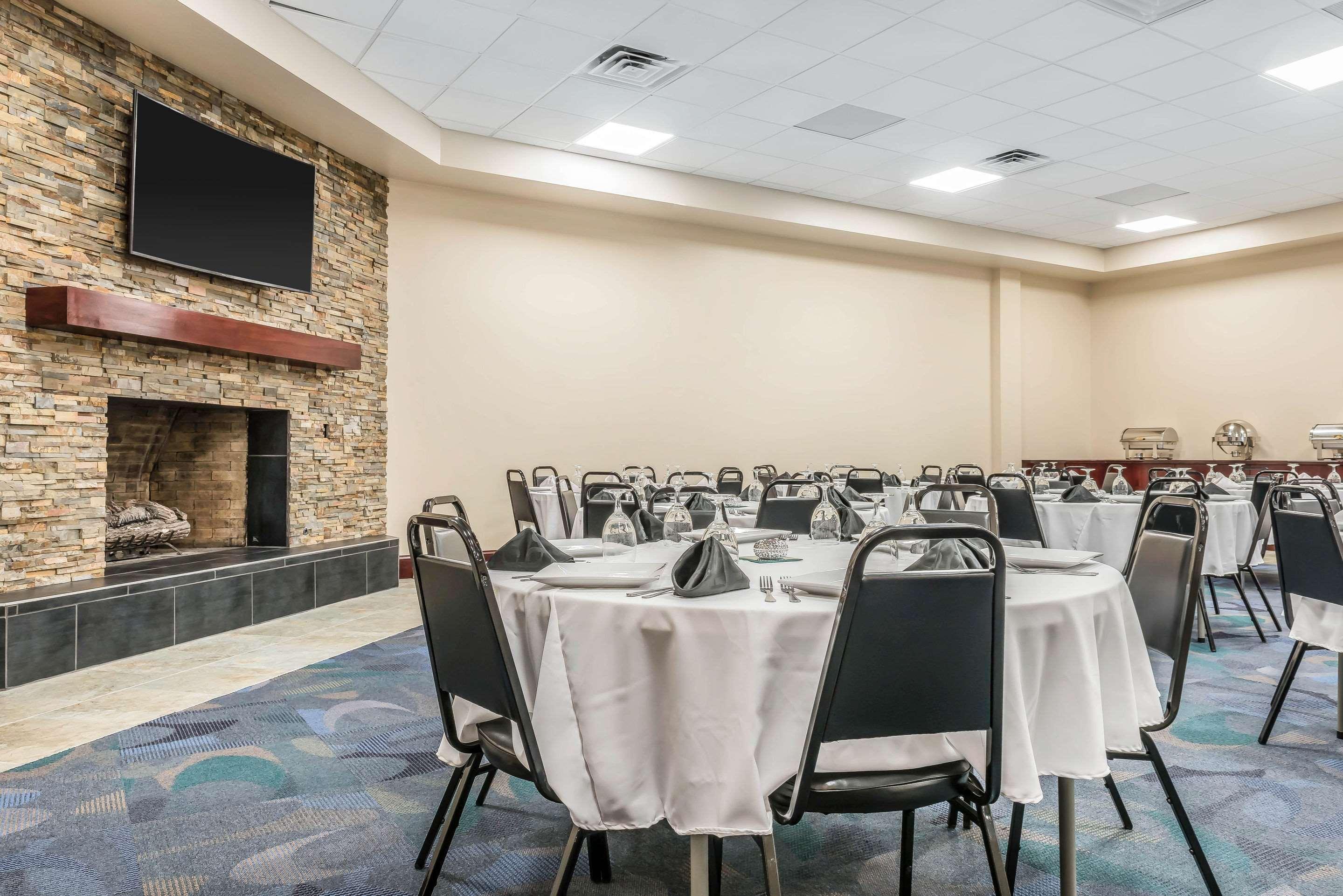 Clarion Inn Belle Vernon Екстериор снимка