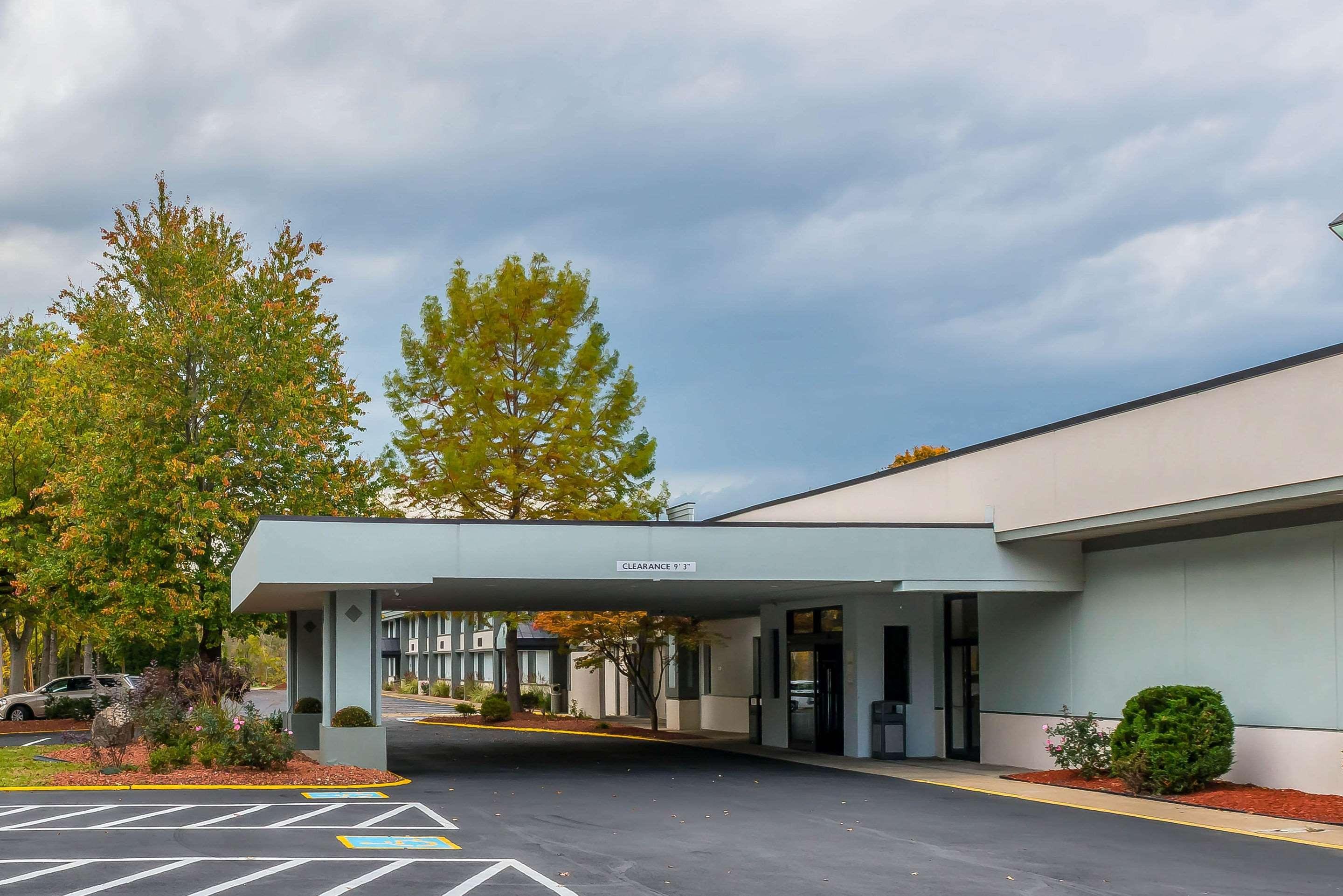 Clarion Inn Belle Vernon Екстериор снимка