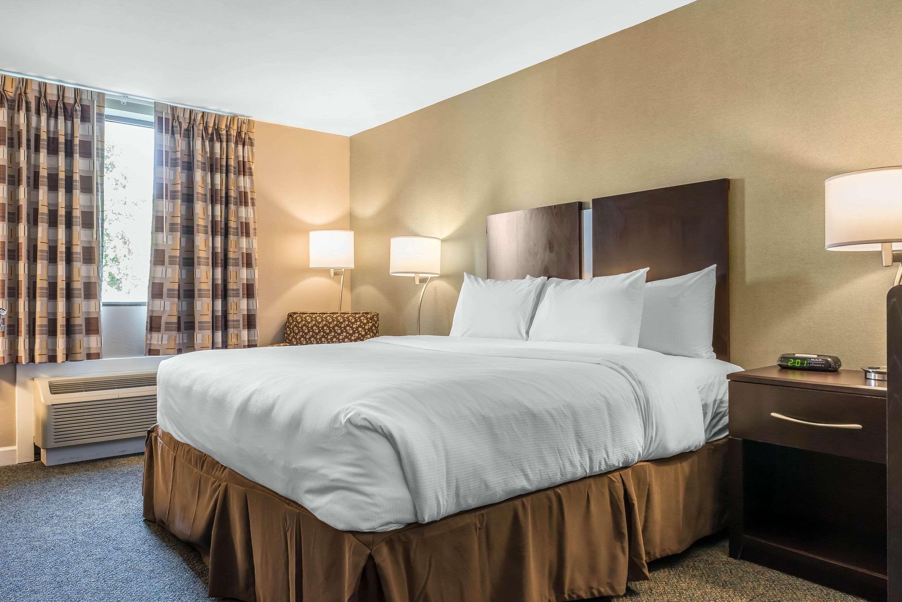 Clarion Inn Belle Vernon Екстериор снимка