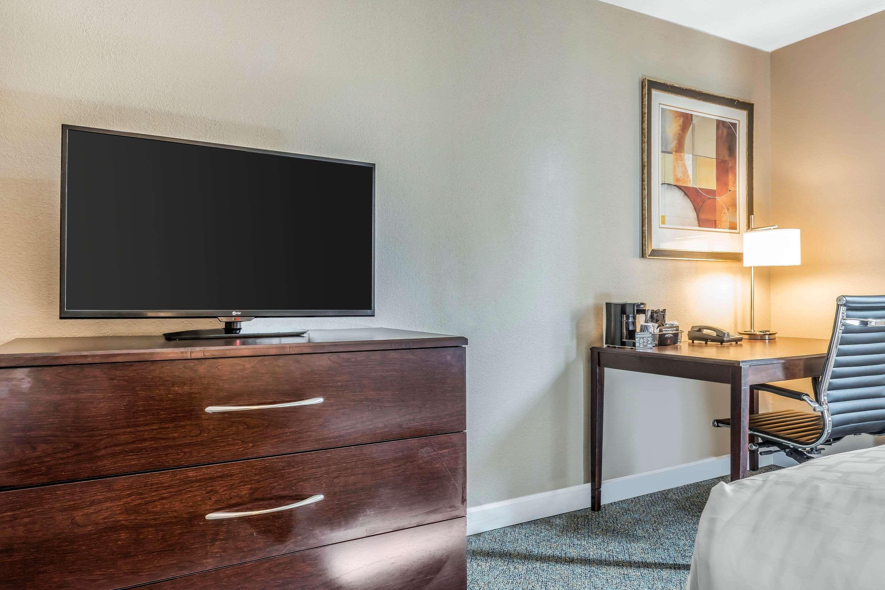 Clarion Inn Belle Vernon Екстериор снимка