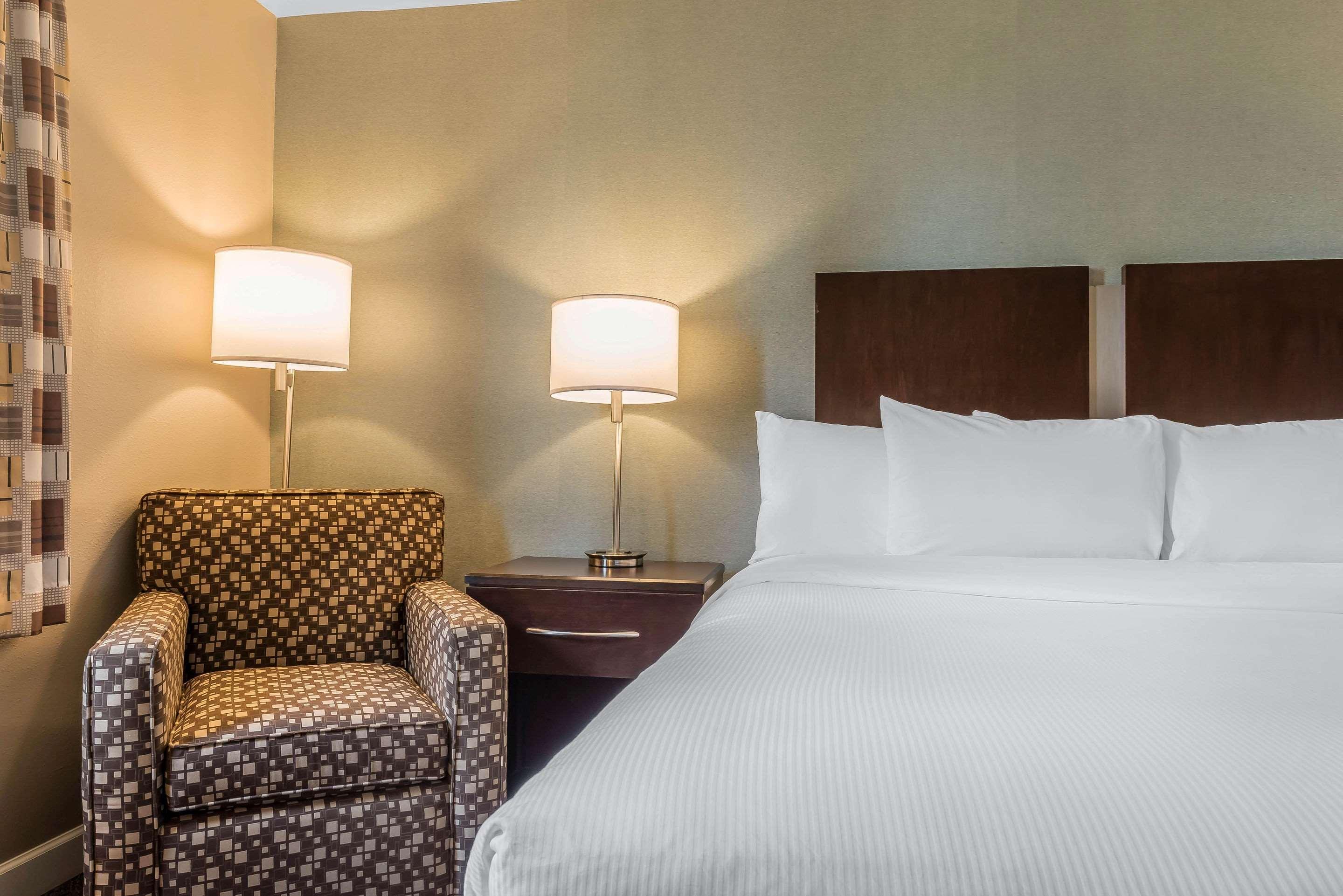Clarion Inn Belle Vernon Екстериор снимка