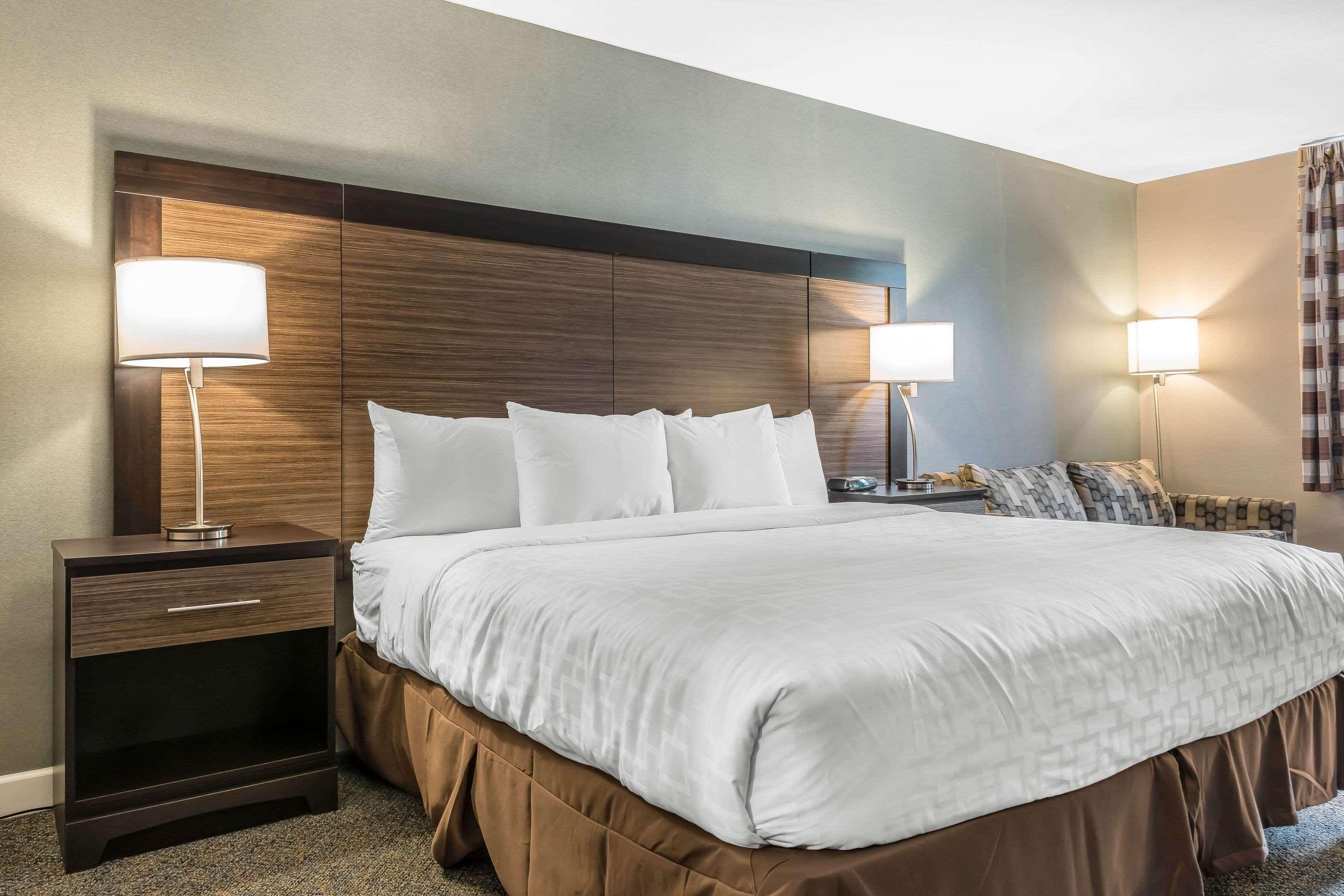 Clarion Inn Belle Vernon Екстериор снимка