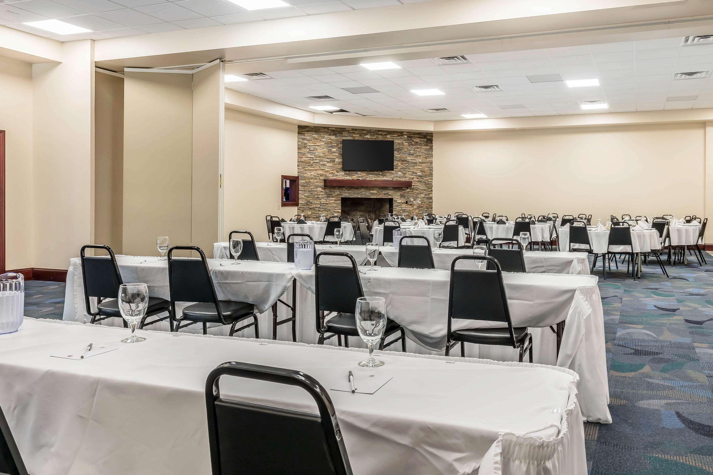 Clarion Inn Belle Vernon Екстериор снимка