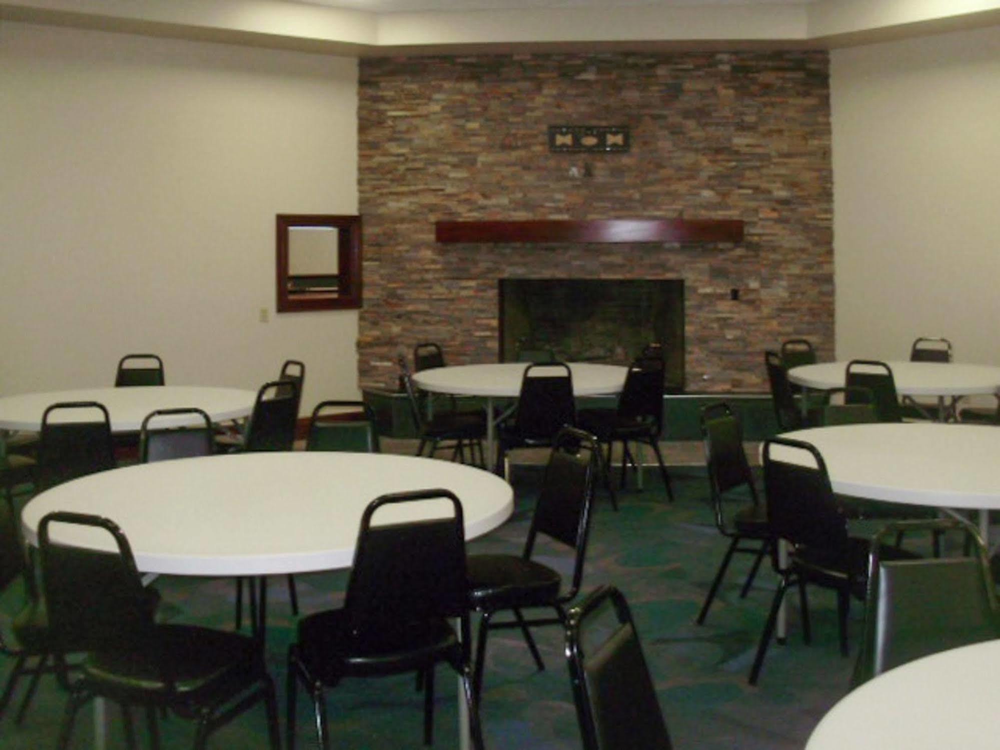 Clarion Inn Belle Vernon Екстериор снимка