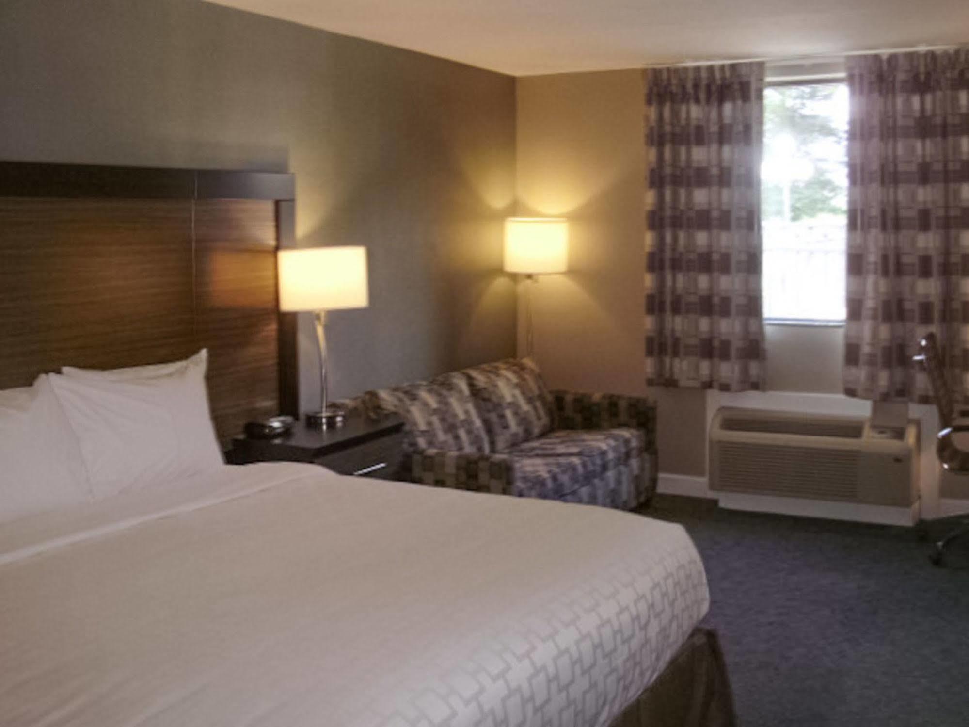 Clarion Inn Belle Vernon Екстериор снимка