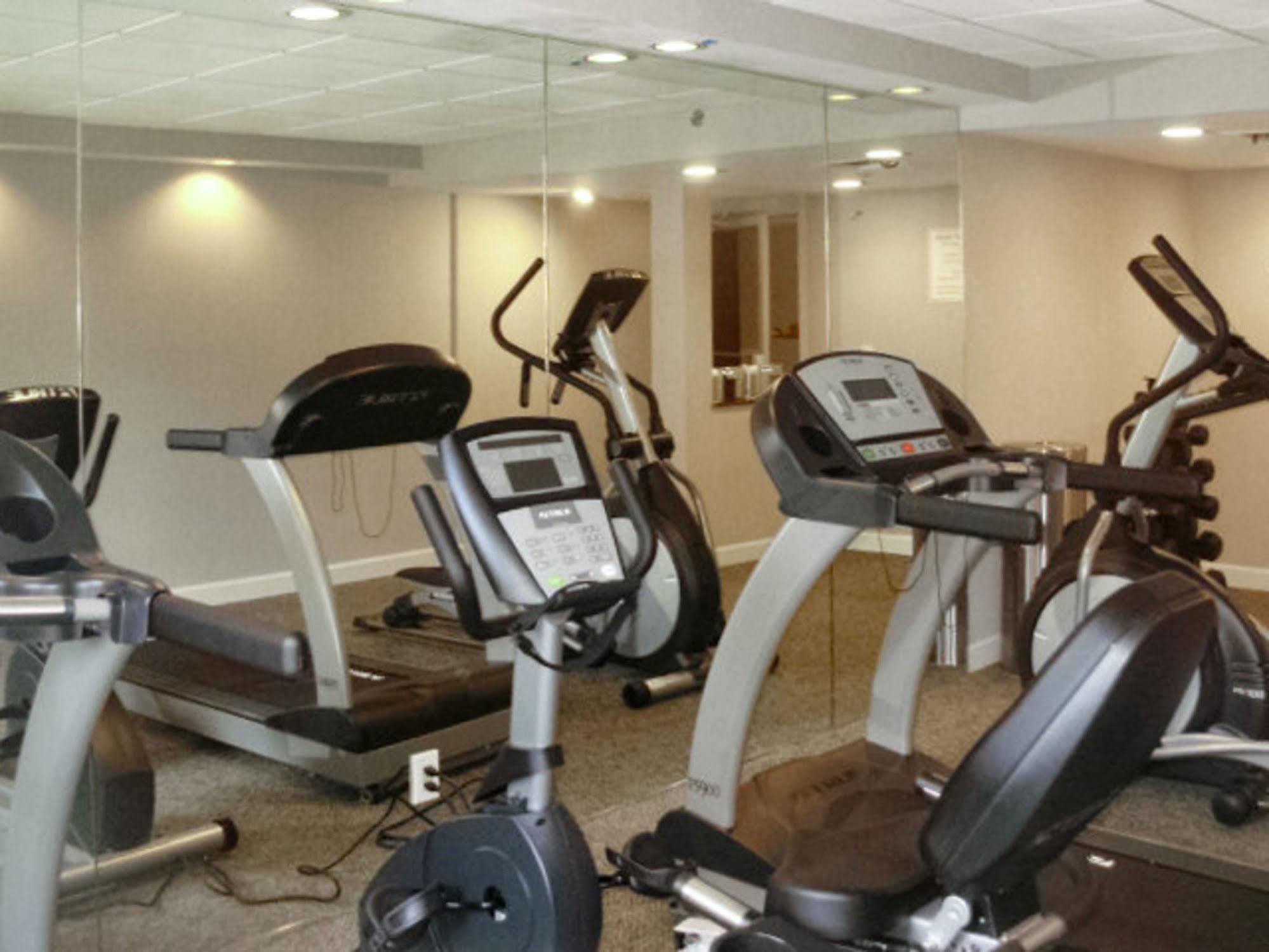 Clarion Inn Belle Vernon Екстериор снимка